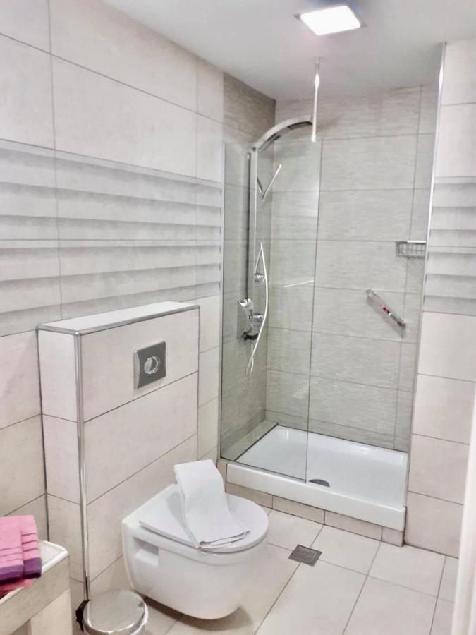 Avra Comfort Rooms 尼坡帝 外观 照片