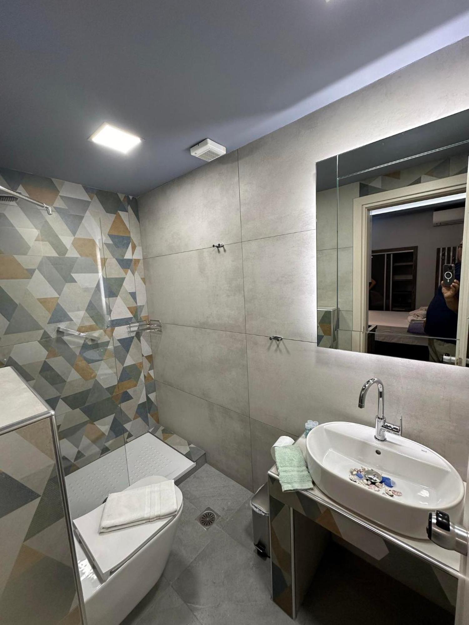 Avra Comfort Rooms 尼坡帝 外观 照片